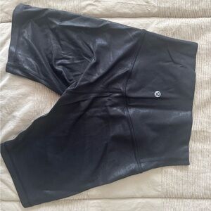 Lululemon Black Biker Shorts 8” High Rise Align Metallic Shine Print Size 4